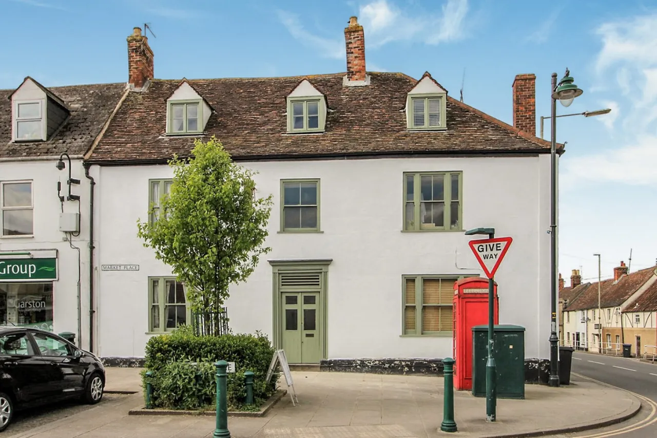 1 bed flat for sale — White Lion Apartments, Westbury