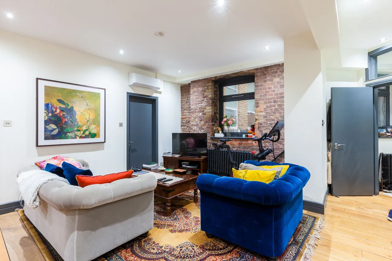 2 bed flat to rent — Flat 3, 157 Commercial Street, London