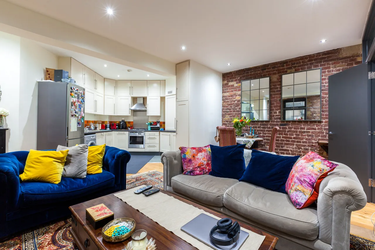 Flat 3, 157 Commercial Street, London, photo 4