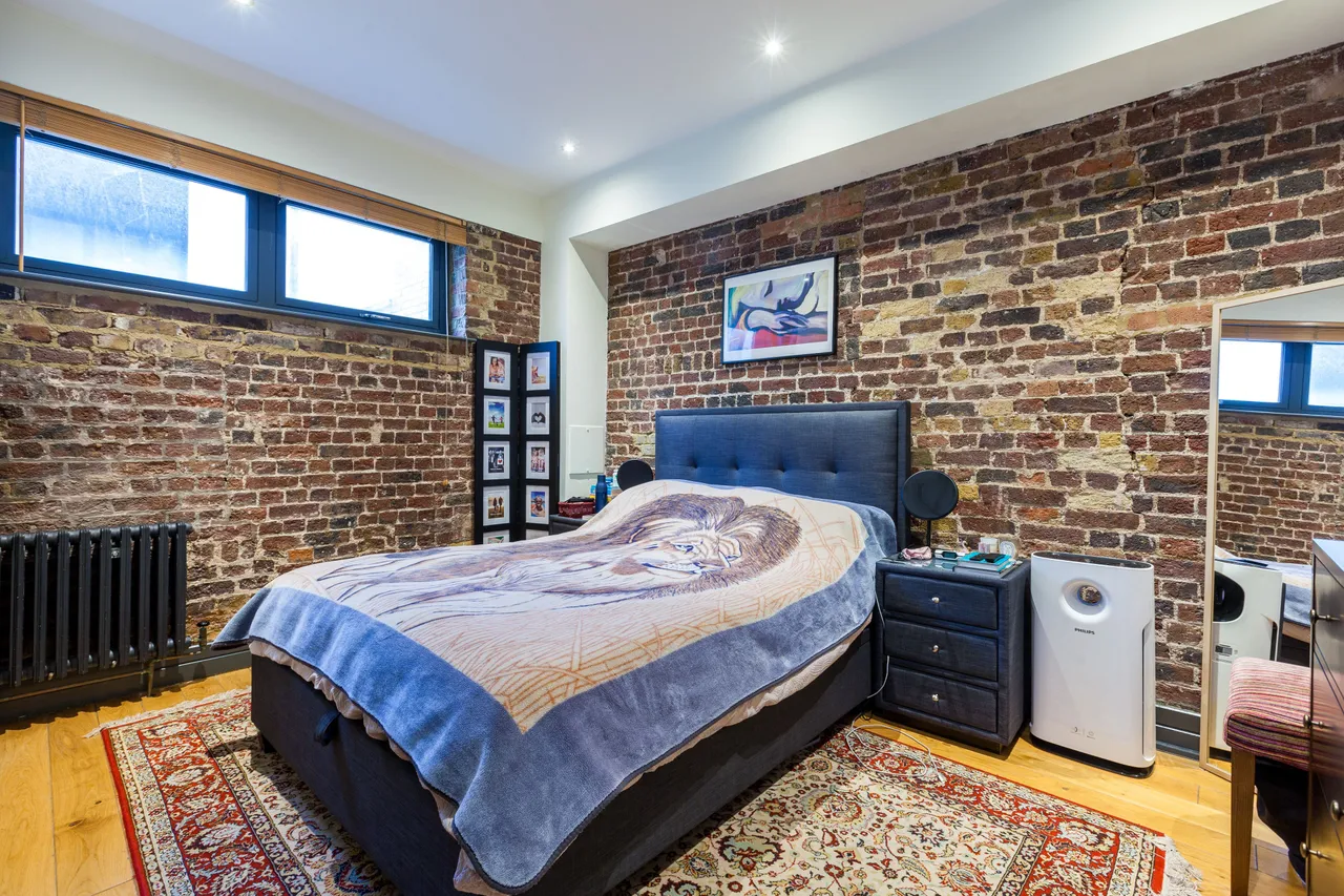 Flat 3, 157 Commercial Street, London, photo 5