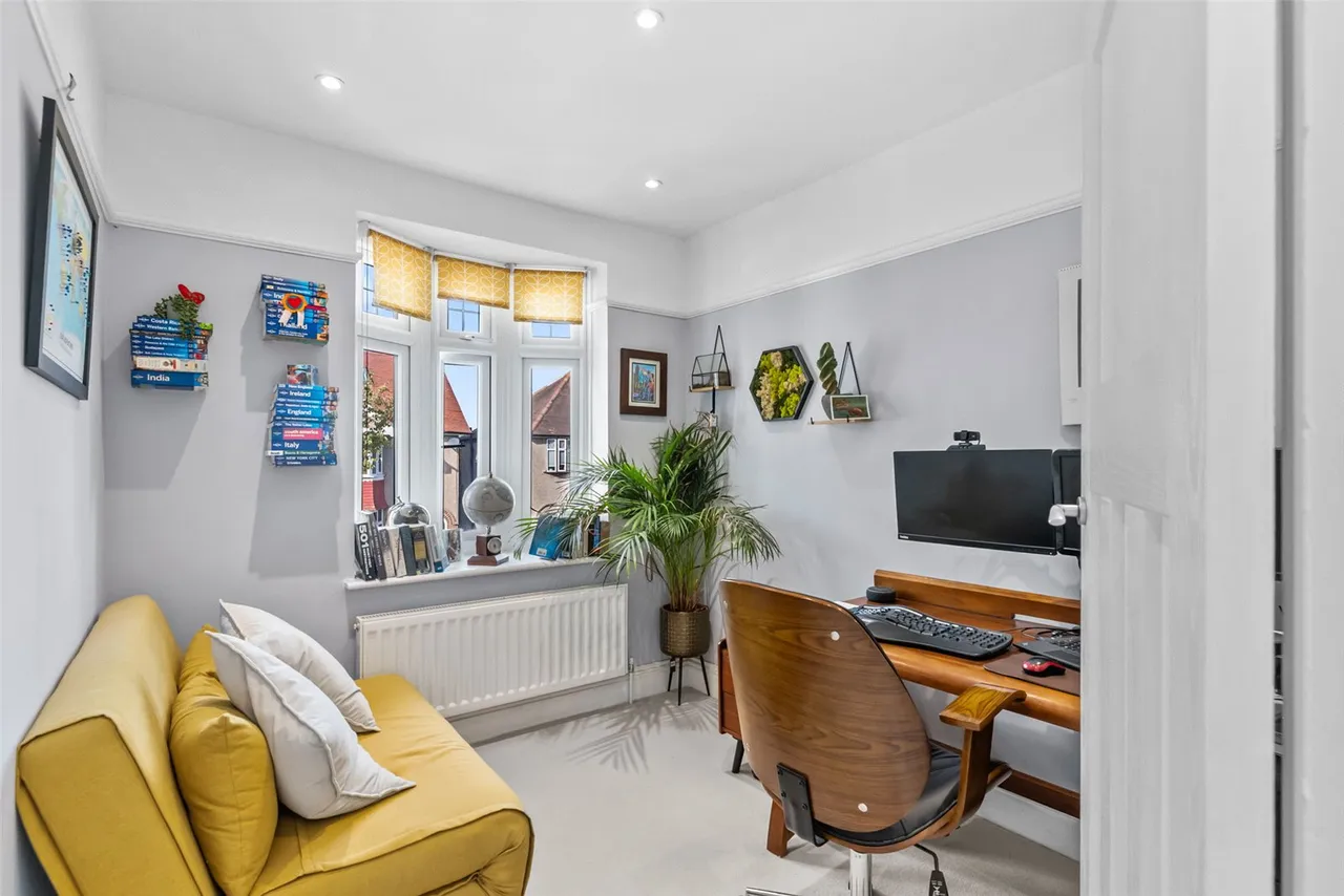 Ryecroft Avenue, Twickenham, TW2, photo 10