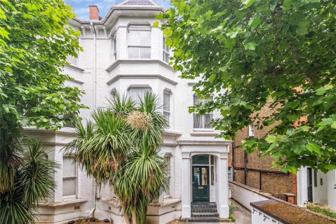 2 bed flat for sale — St Quintin Avenue, Ladbroke Grove, London, W10