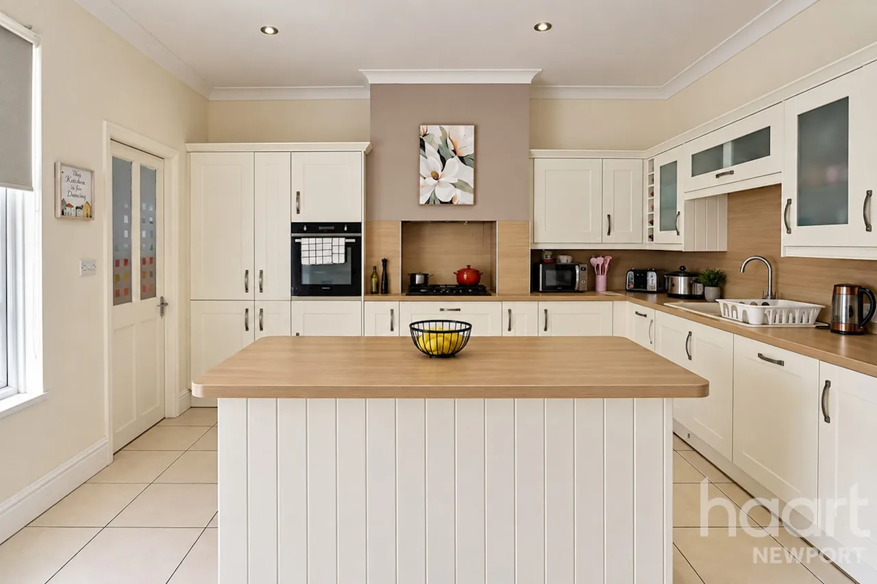 St Julians Avenue, Newport, NP19, photo 6