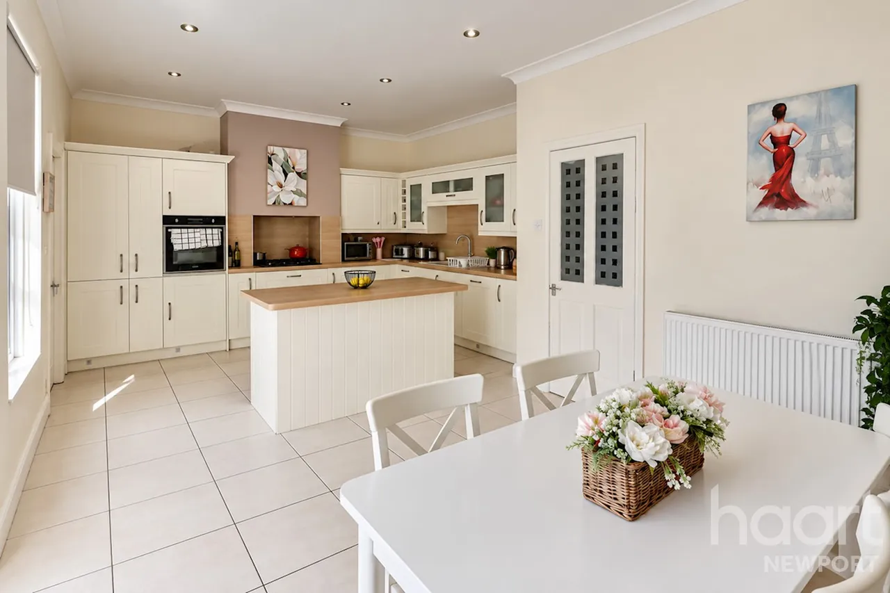 St Julians Avenue, Newport, NP19, photo 7