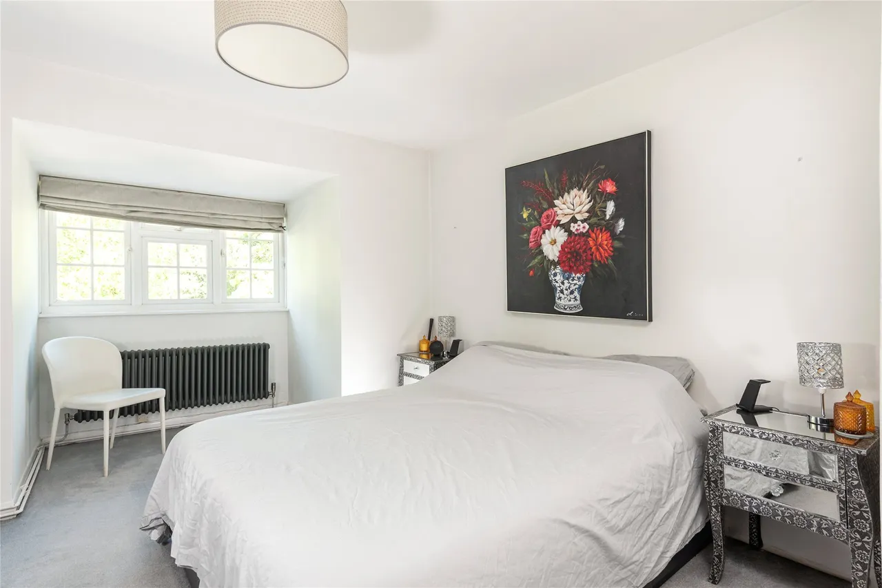 High Street, MK44, photo 9