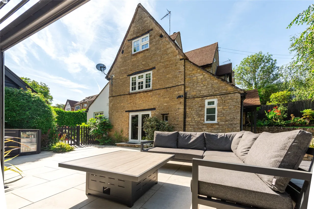 High Street, MK44, photo 25