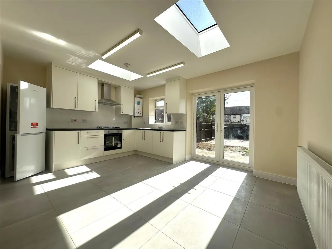 4 bed property to rent, Bourne Avenue, Hayes