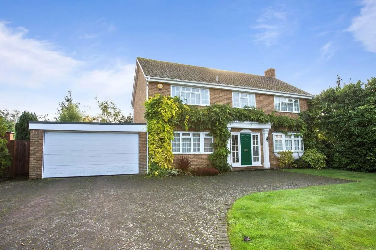 4 bed house to rent, Millhedge Close, Cobham, KT11