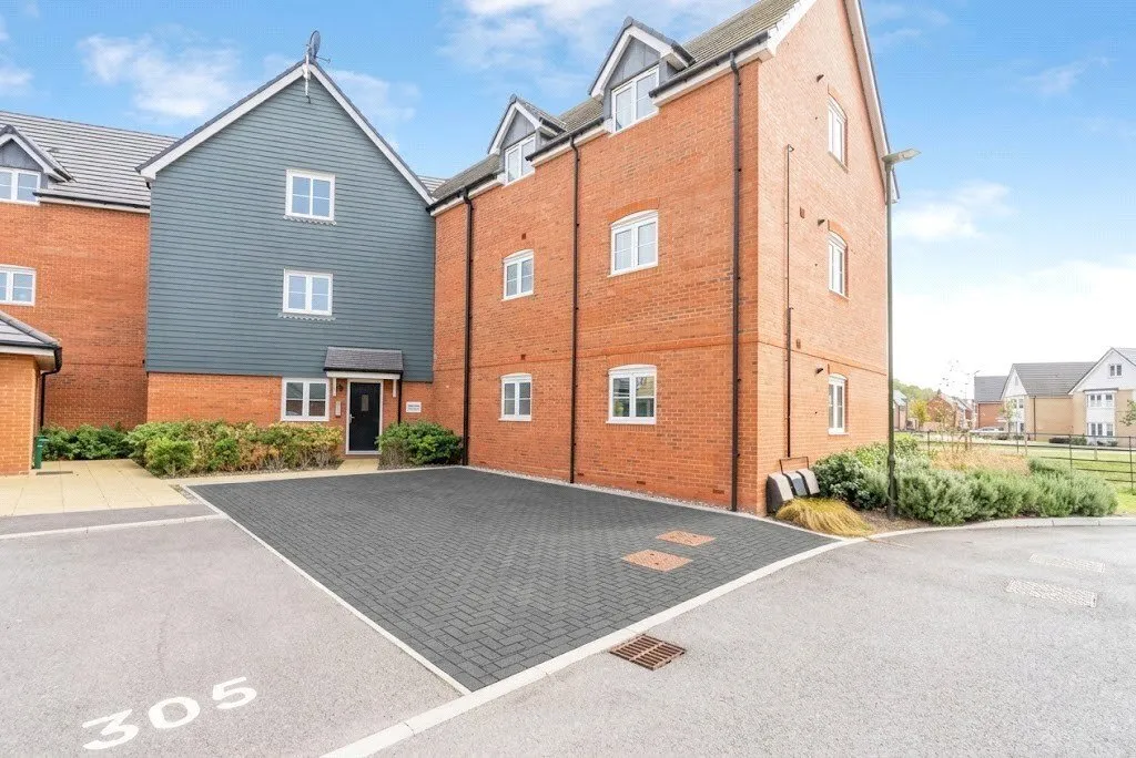2 bed flat for sale, Greenshank Drive, Chichester, PO20