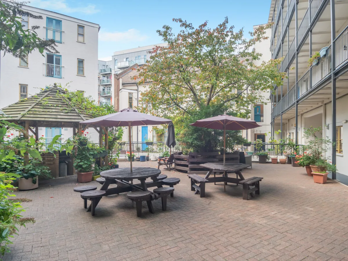 Commercial Road, London, E14, photo 15