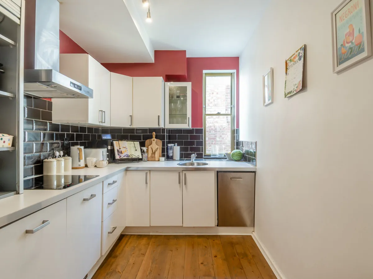 Commercial Road, London, E14, photo 4