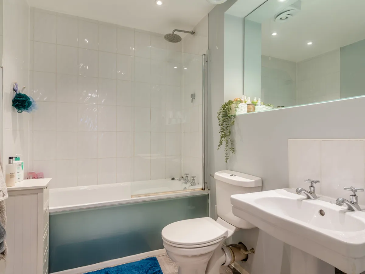 Commercial Road, London, E14, photo 24