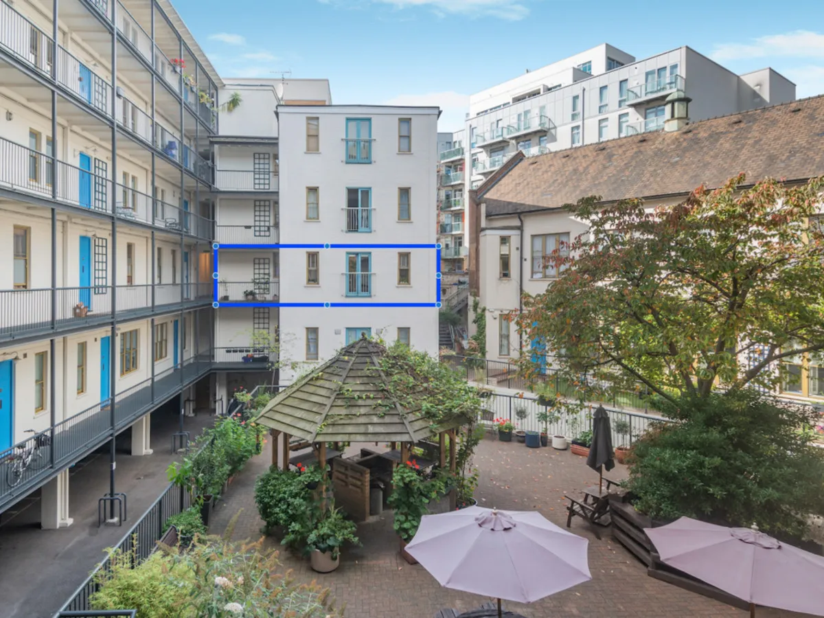 Commercial Road, London, E14, photo 11