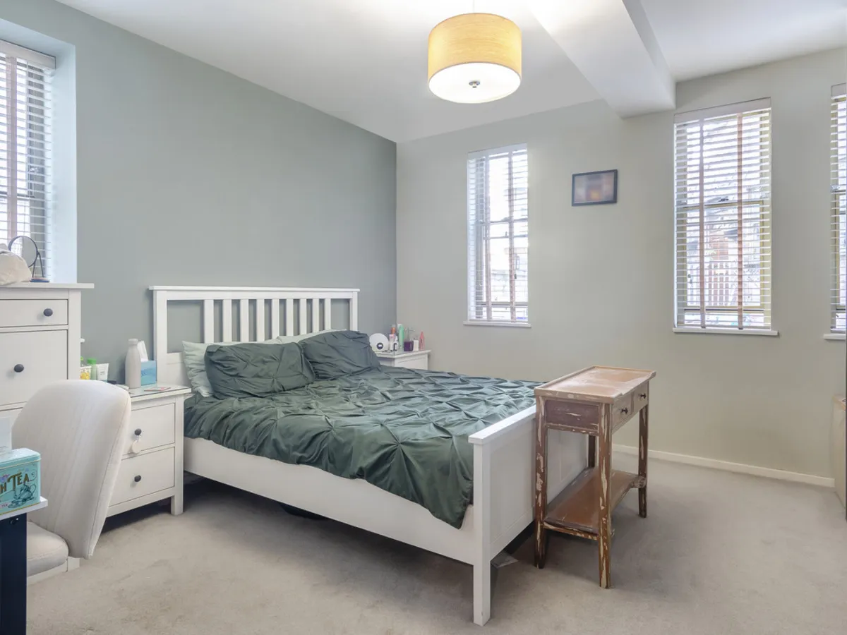 Commercial Road, London, E14, photo 25