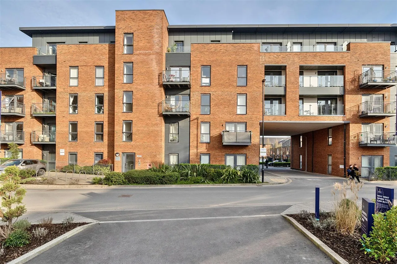 2 bed flat for sale — John Thornycroft Road, Southampton