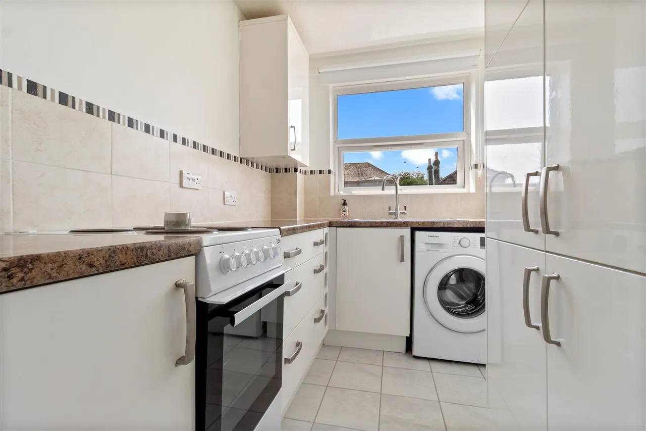 Victoria Road, Worthing, photo 8