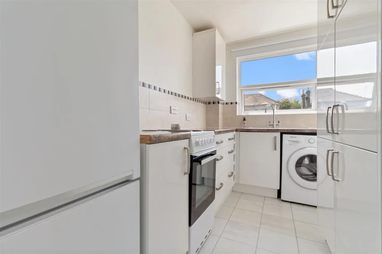 Victoria Road, Worthing, photo 12