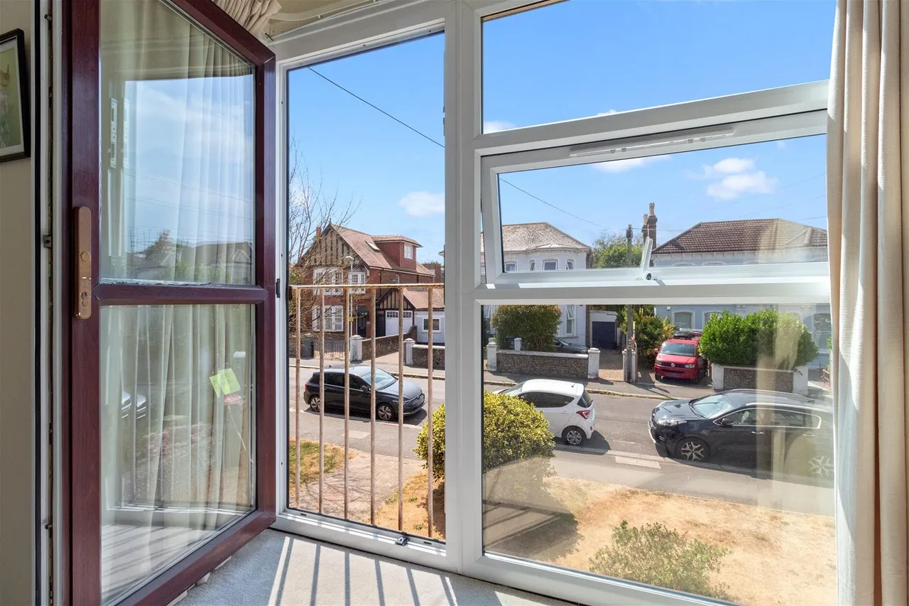 Victoria Road, Worthing, photo 4
