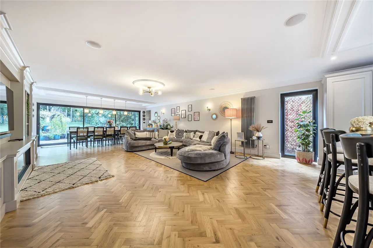 Kingsley Avenue, Camberley, Surrey, GU15 2NA, photo 5