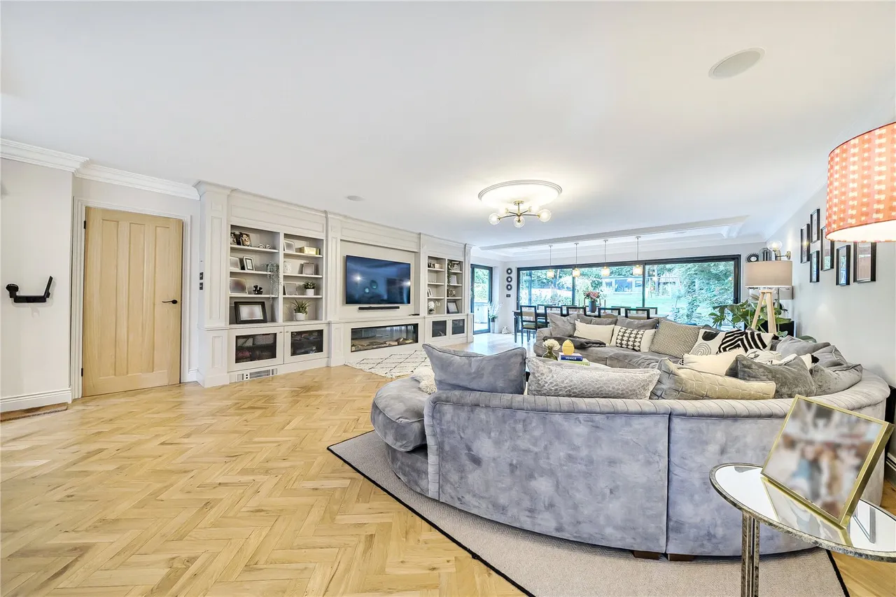 Kingsley Avenue, Camberley, Surrey, GU15 2NA, photo 6