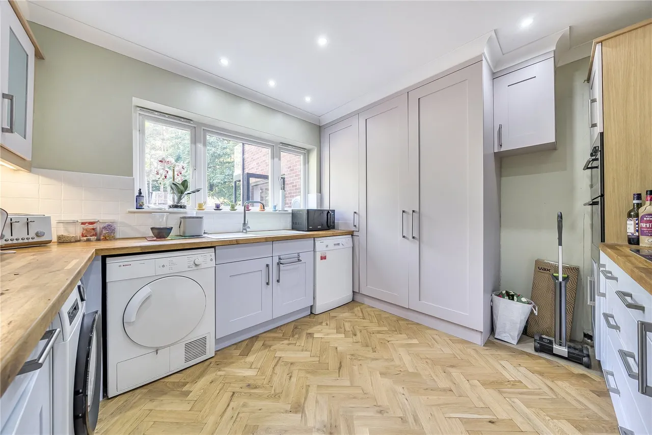 Kingsley Avenue, Camberley, Surrey, GU15 2NA, photo 9