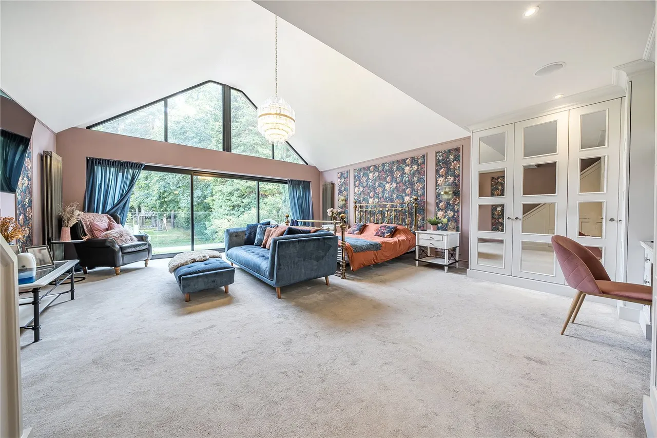 Kingsley Avenue, Camberley, Surrey, GU15 2NA, photo 2