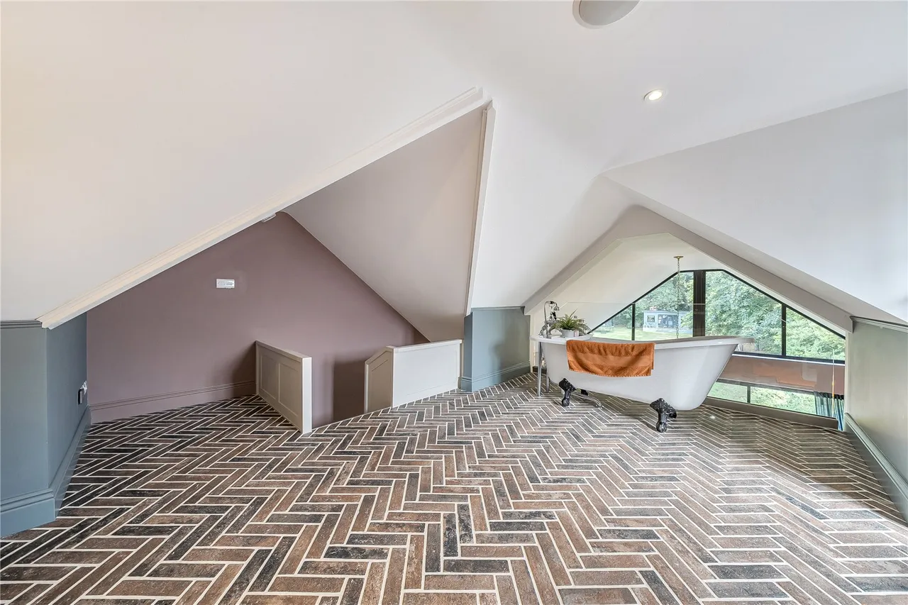 Kingsley Avenue, Camberley, Surrey, GU15 2NA, photo 21