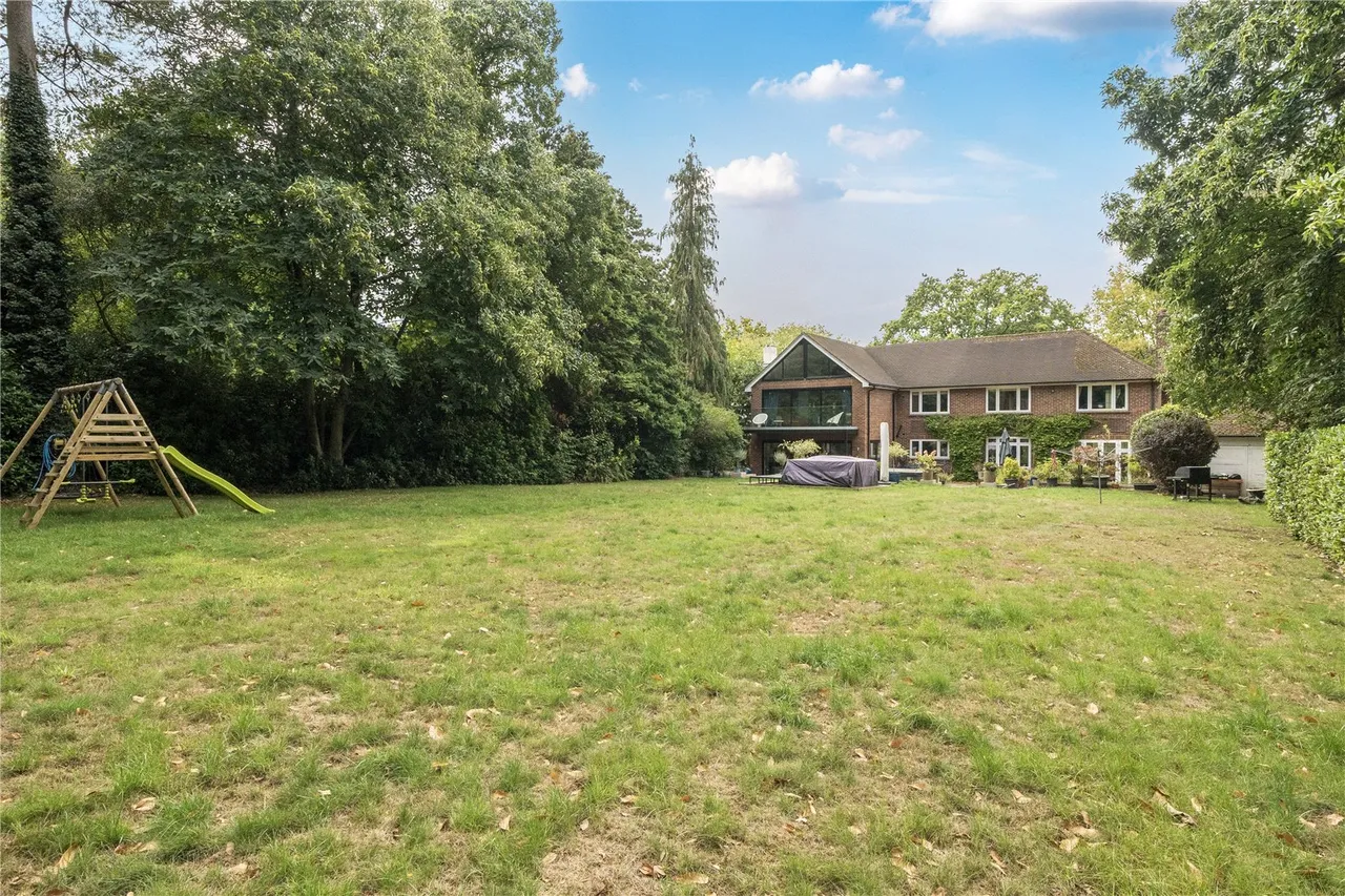 Kingsley Avenue, Camberley, Surrey, GU15 2NA, photo 4