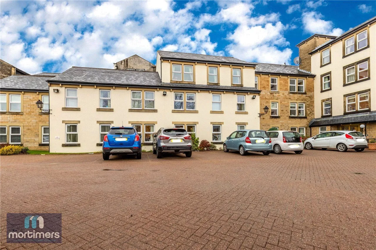 2 bed flat for sale, Bowland Court, Clitheroe, BB7