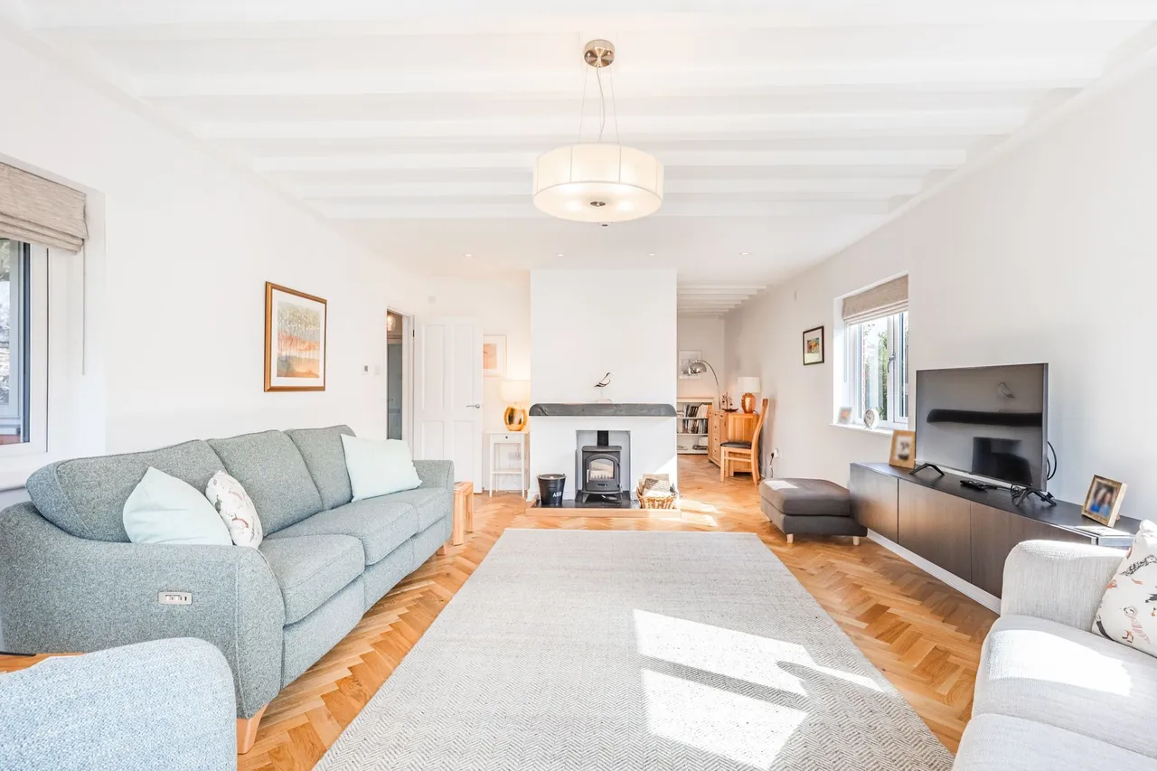 Recently Renovated Detached Property, photo 6