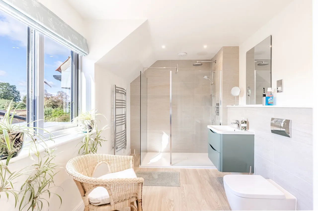 Recently Renovated Detached Property, photo 15