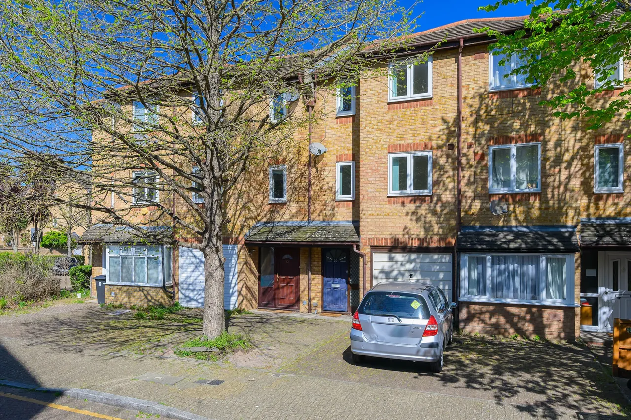 3 bed house for sale — Inglewood Close, London, E14