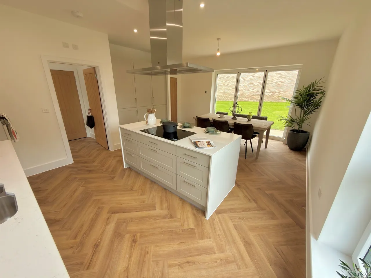 Thames View, Blunsdon, SN26, photo 5