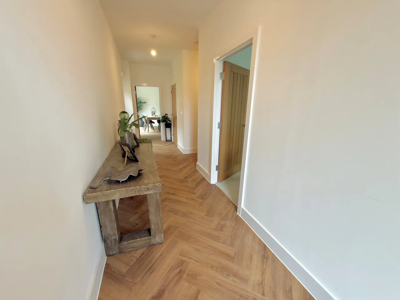 Thames View, Blunsdon, SN26, photo 8