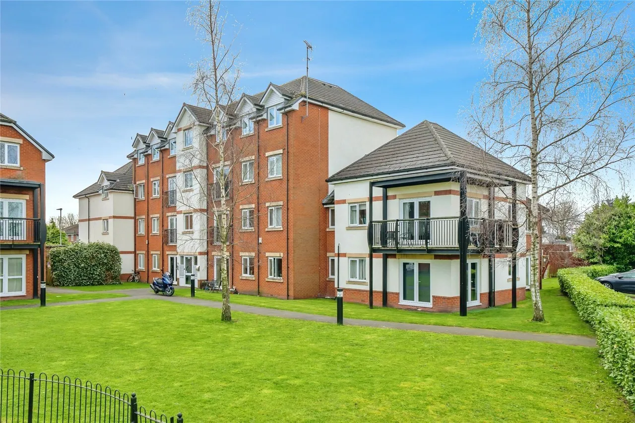 1 bed flat for sale — Gladstone Street, Warrington, Cheshire, WA2