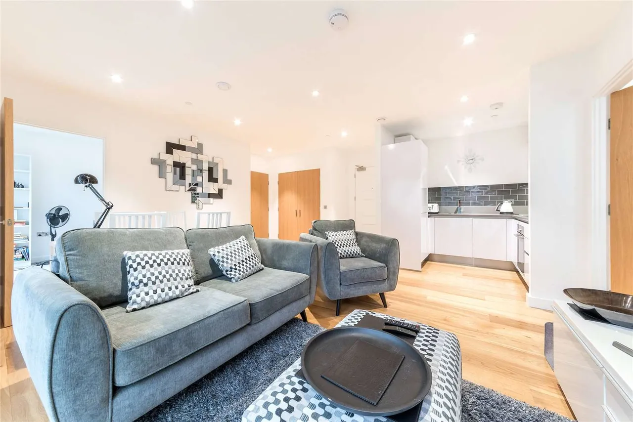 2 bed flat to rent — John Harrison Way, Greenwich, London, SE10 0GJ