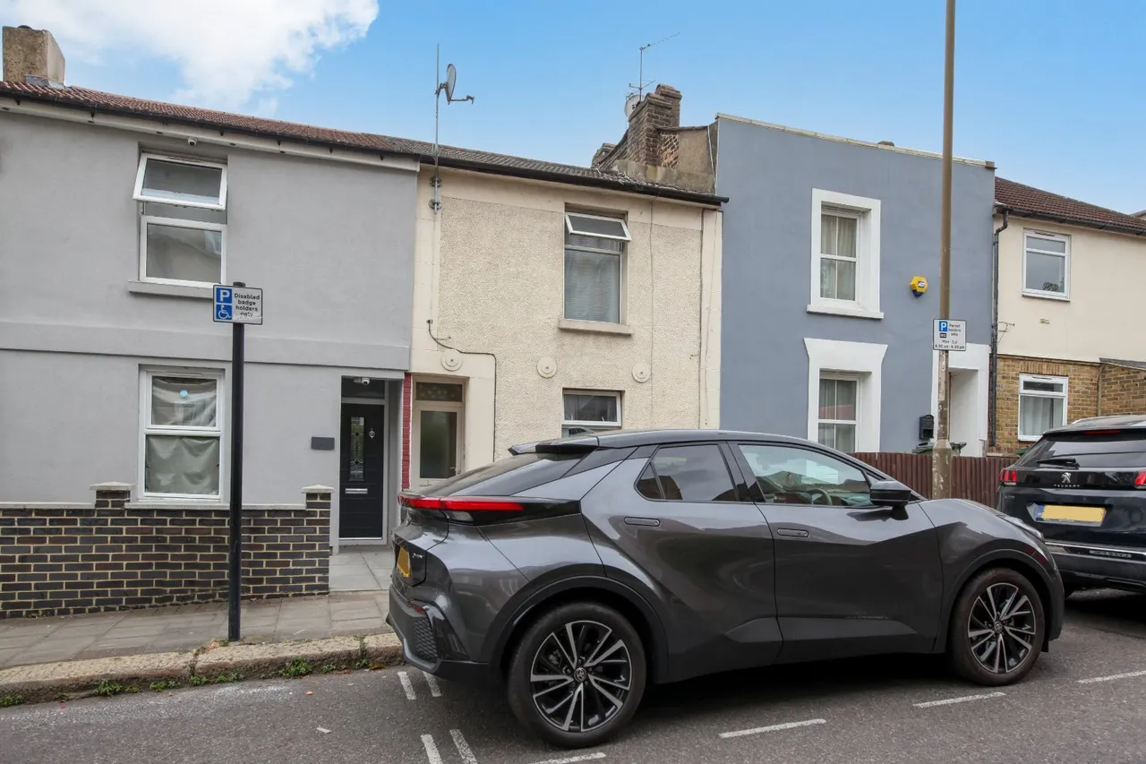 3 bed house for sale — Bloomfield Road, SE18