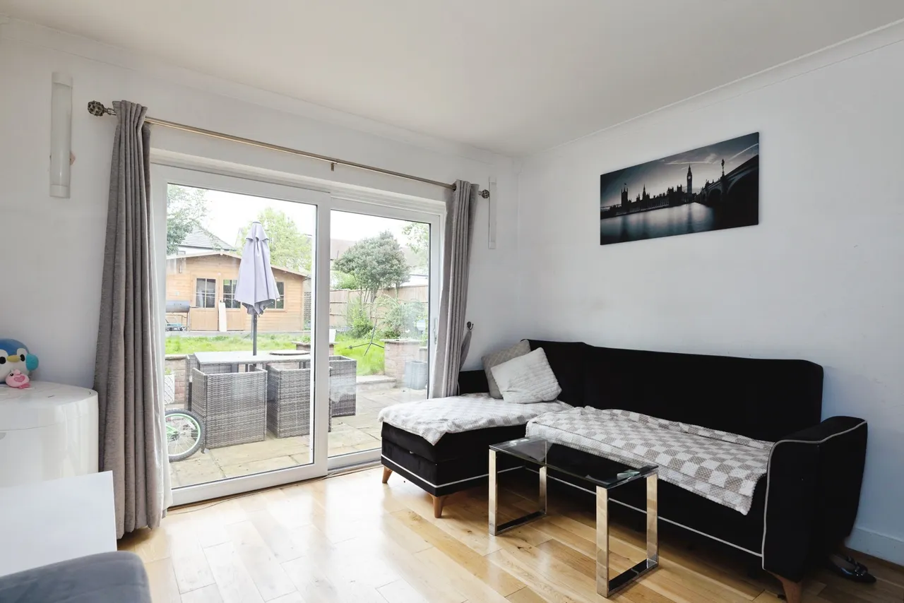 Ethelbert Gardens, Ilford, IG2, photo 10