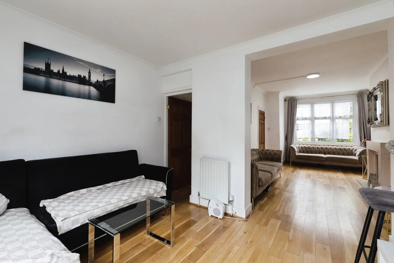 Ethelbert Gardens, Ilford, IG2, photo 9