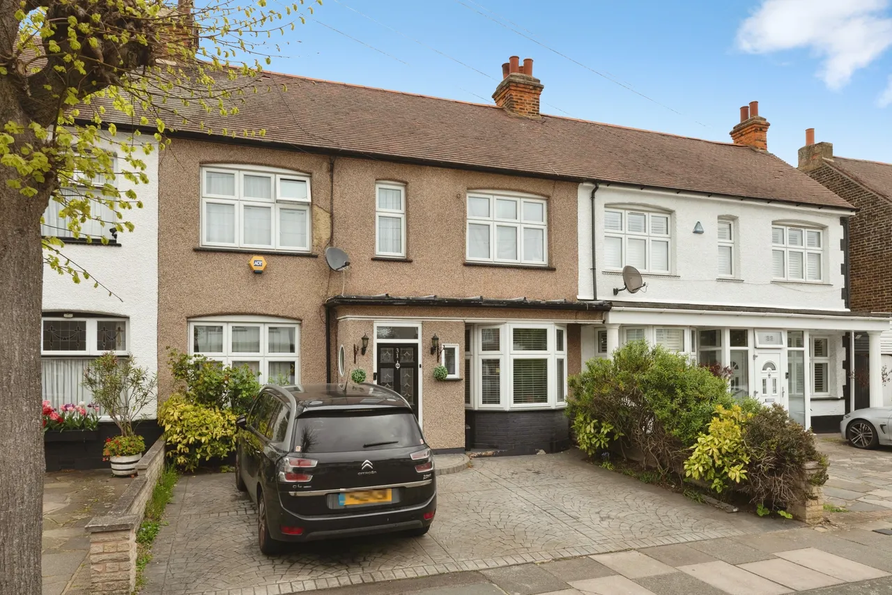 Ethelbert Gardens, Ilford, IG2, photo 2