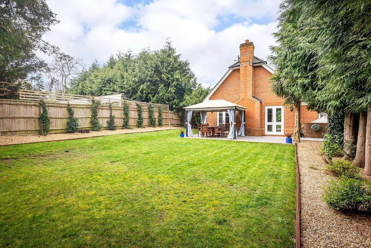 Cranley Dene, Guildford, Surrey, GU1 2LP, photo 4