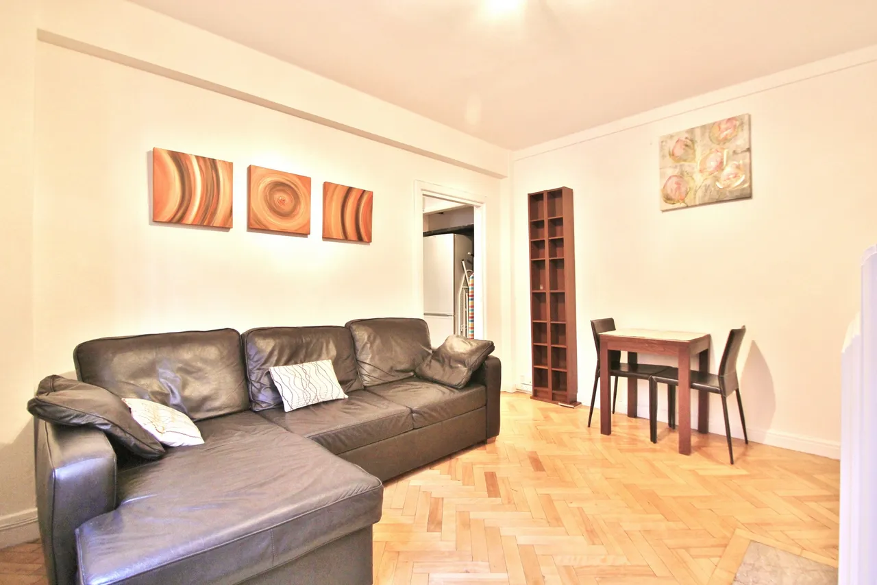 Hammersmith Road, London, W6, photo 8