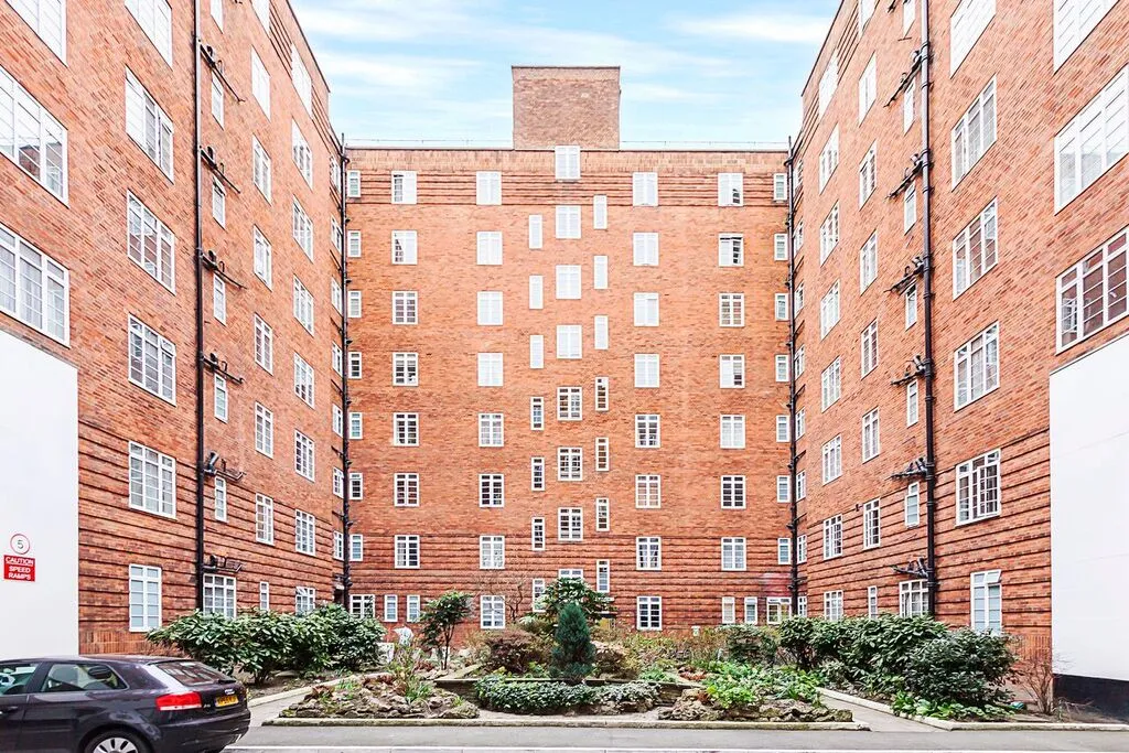 Hammersmith Road, London, W6, photo 9