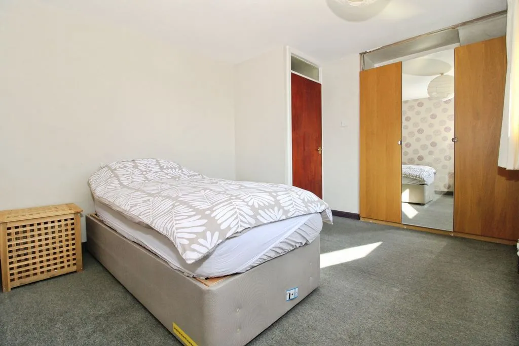 Bealeys Lane, Bloxwich, WS3, photo 8