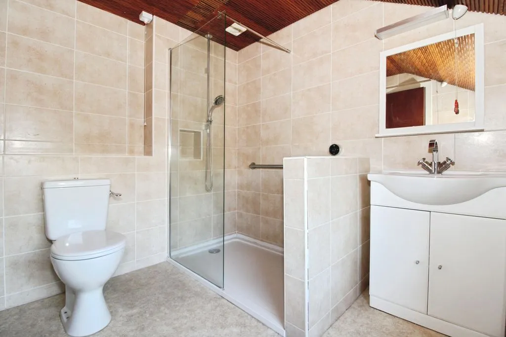 Bealeys Lane, Bloxwich, WS3, photo 7