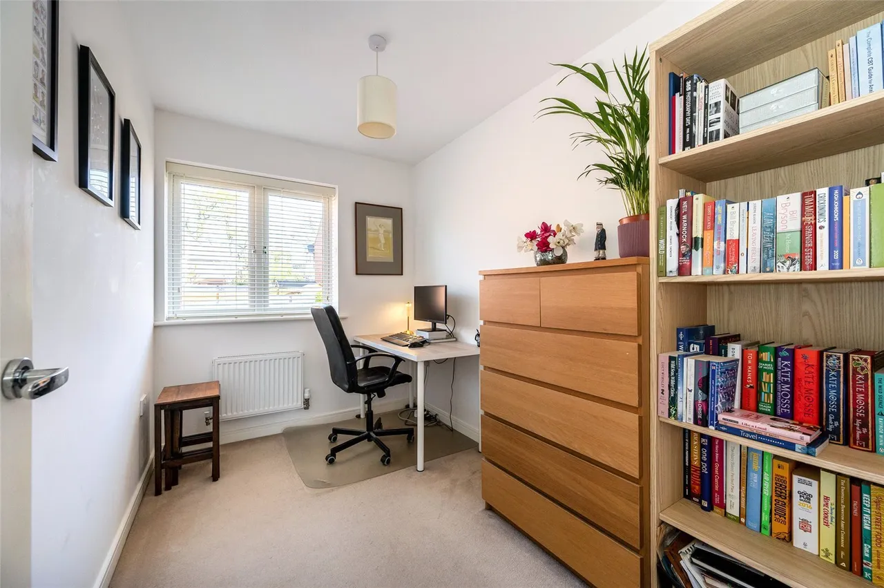 Bullfinch Close, Emsworth, PO10, photo 9