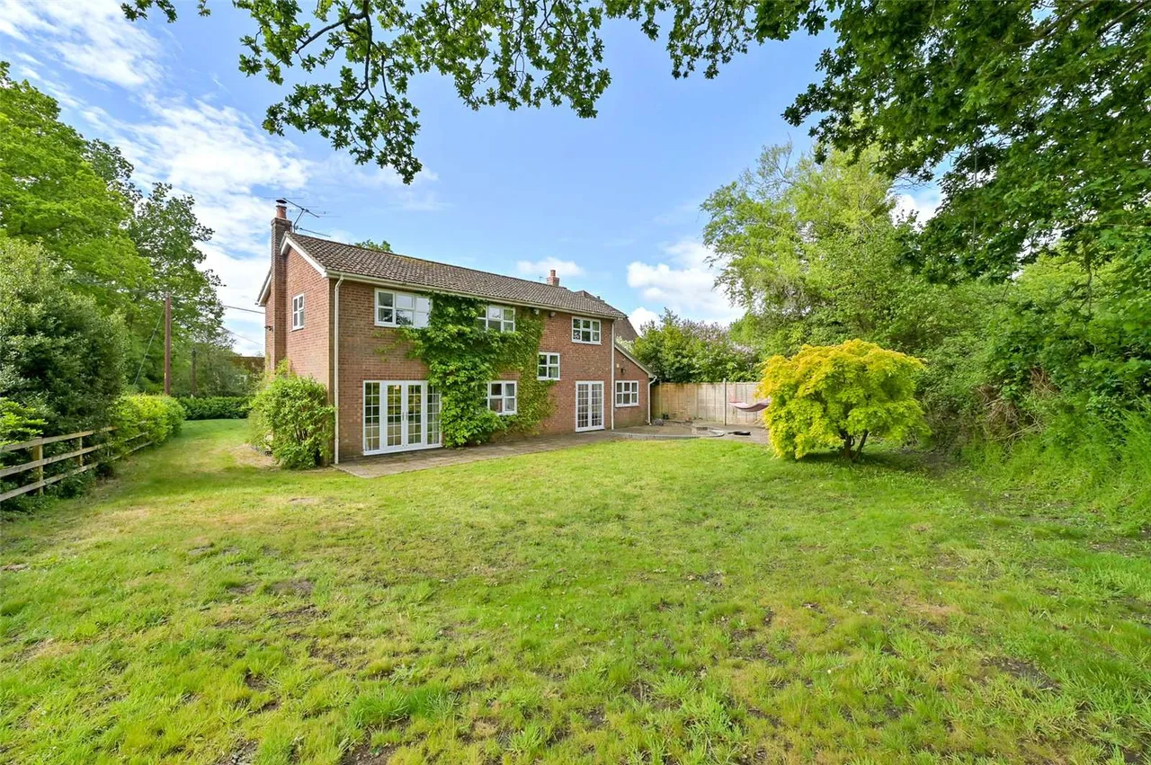 Hollybush Lane, West Heath, Baughurst, Tadley, RG26 5LB, photo 2