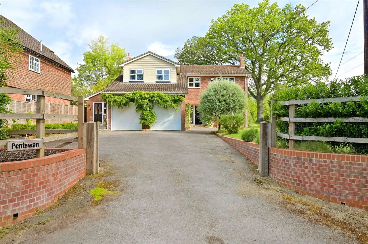 5 bed house to rent — Hollybush Lane, West Heath, Baughurst, Tadley, RG26 5LB