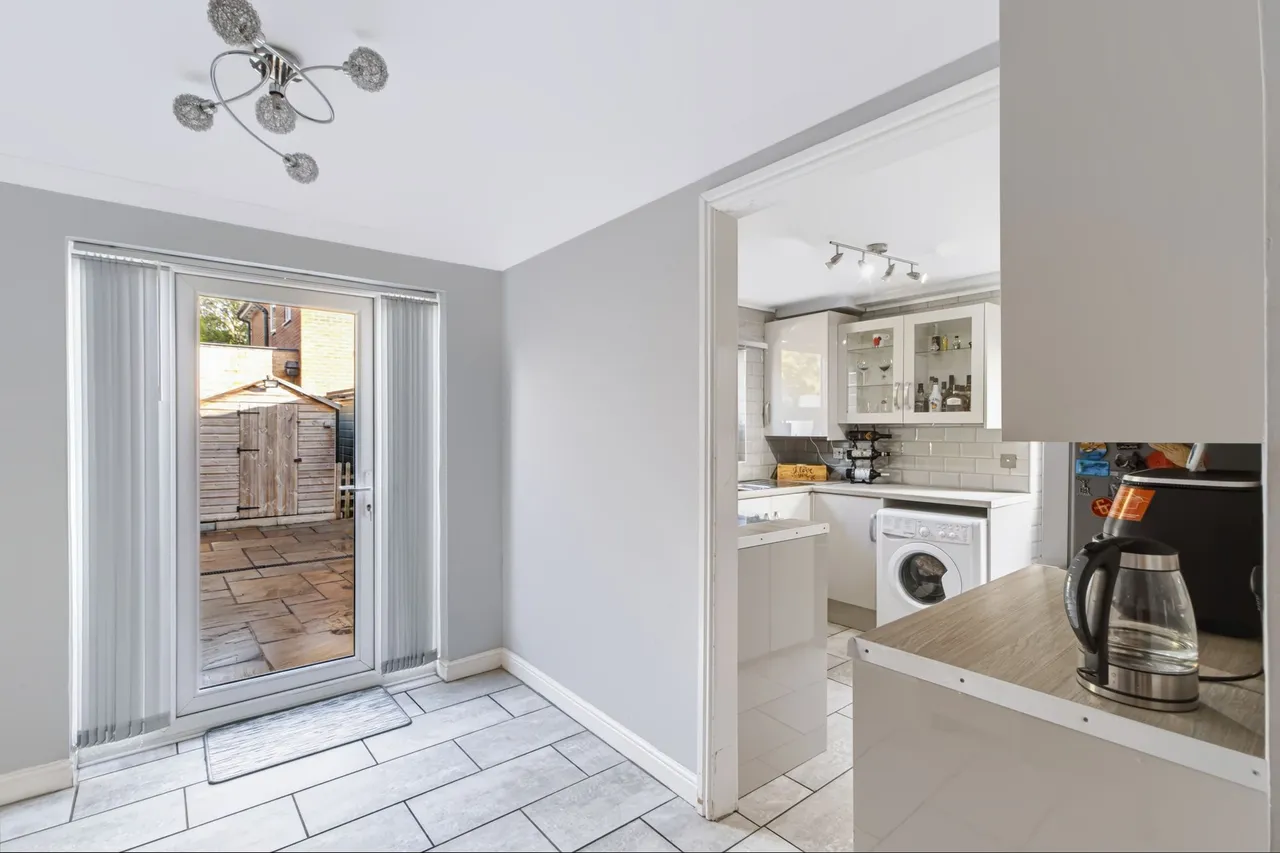 Keckwick Lane, Daresbury, WA4, photo 5