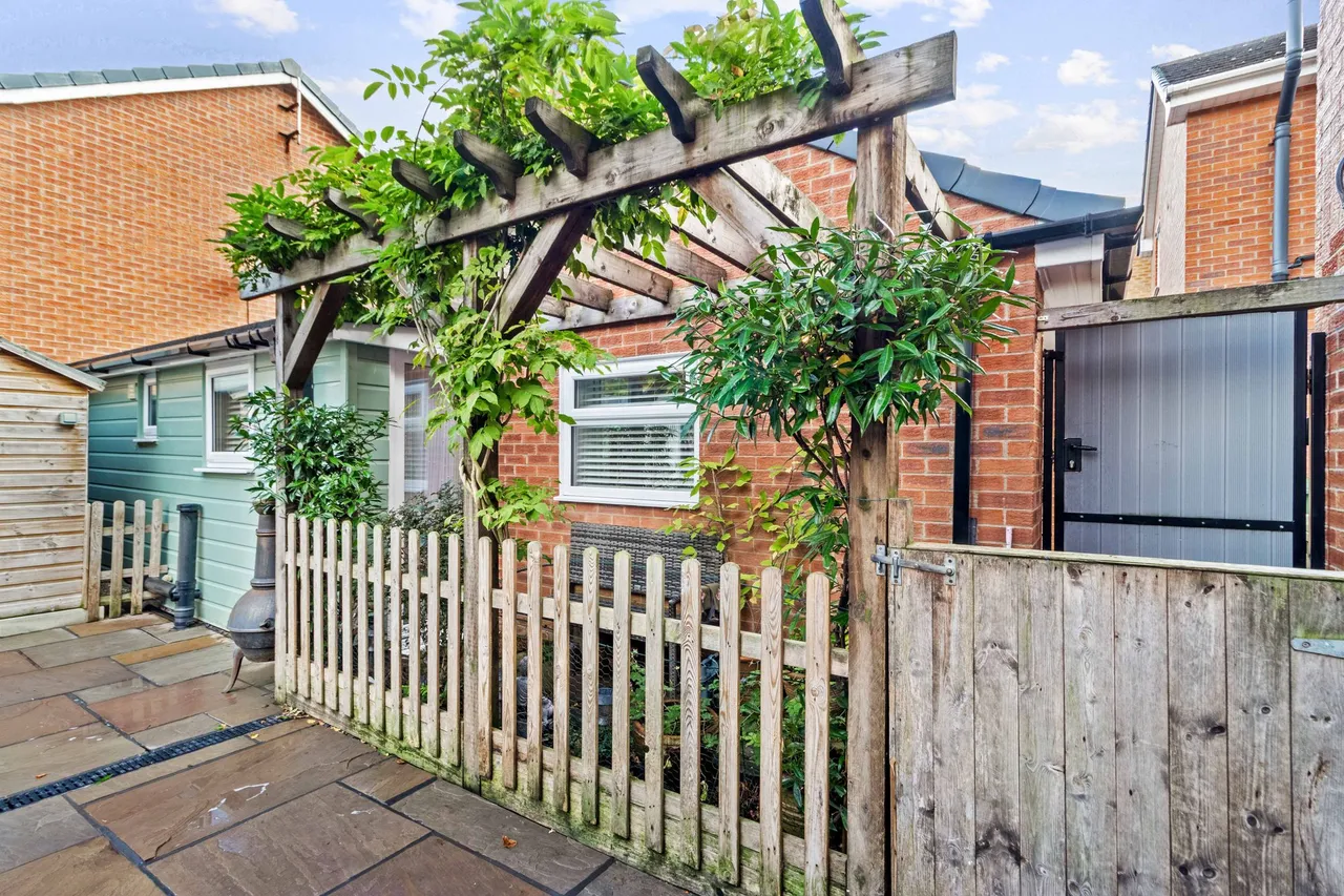 Keckwick Lane, Daresbury, WA4, photo 14